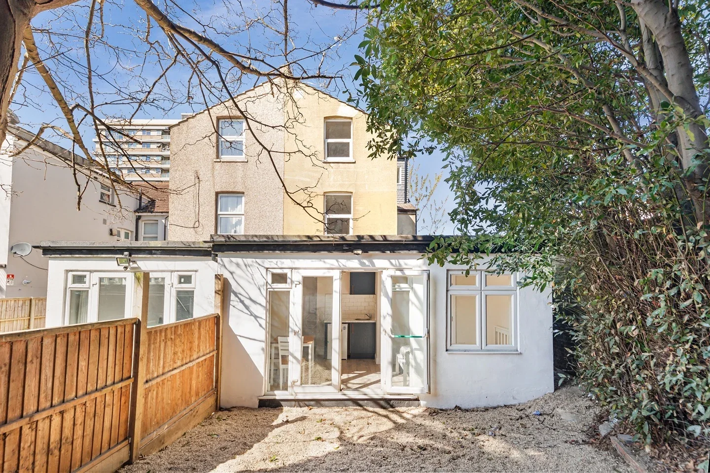 Flat London Road in Greater London