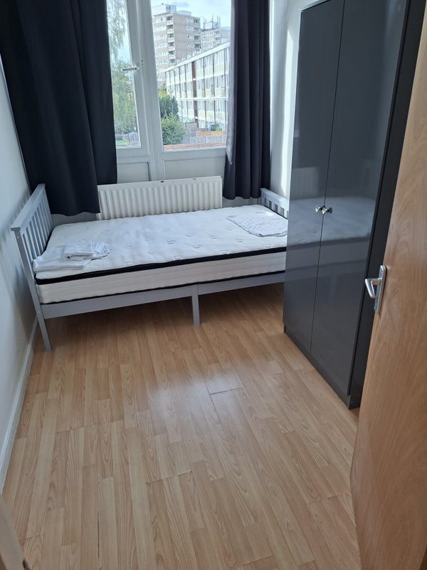 Room Alton Road in Greater London