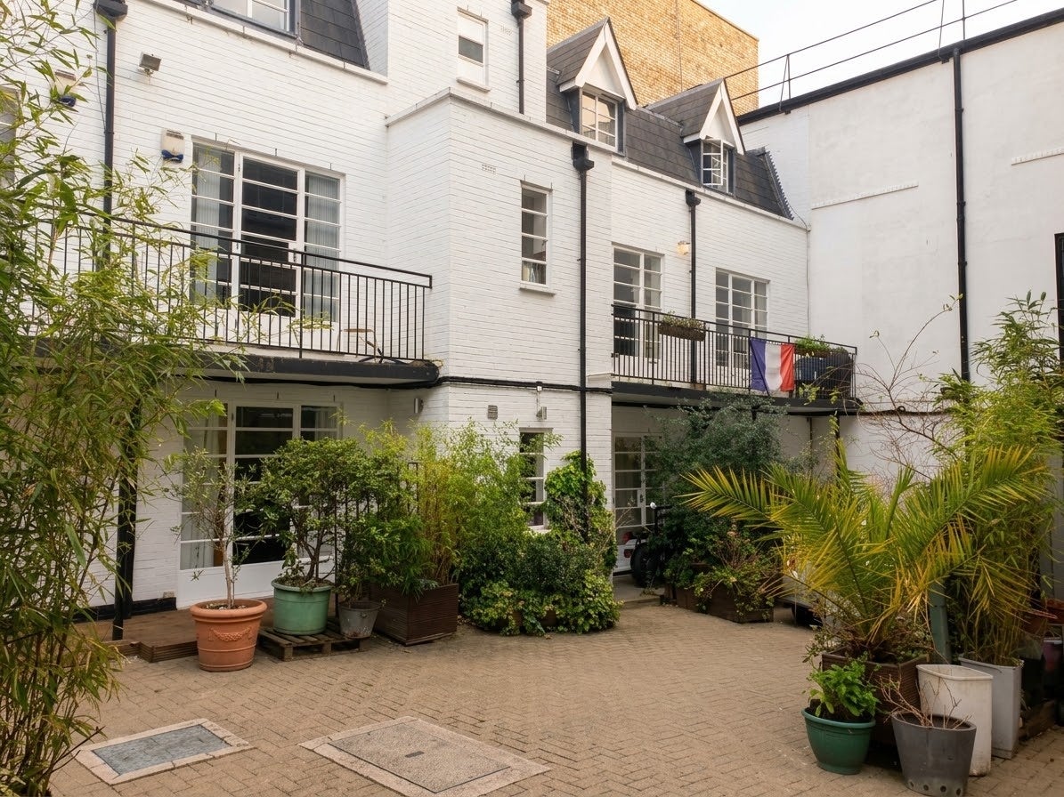 House Fullwood's Mews in Greater London