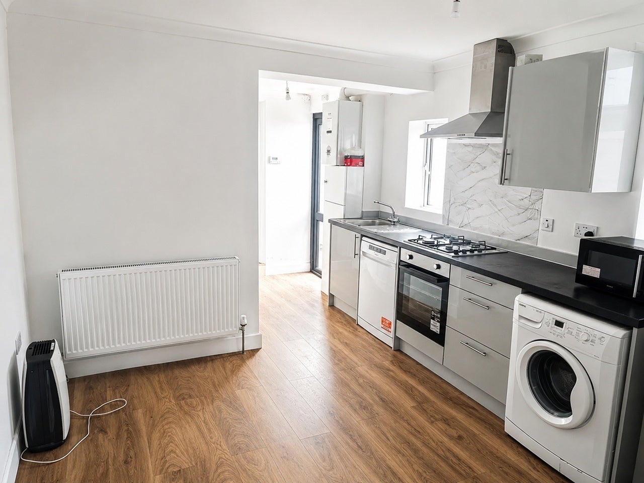Flat Bensham Lane in Greater London