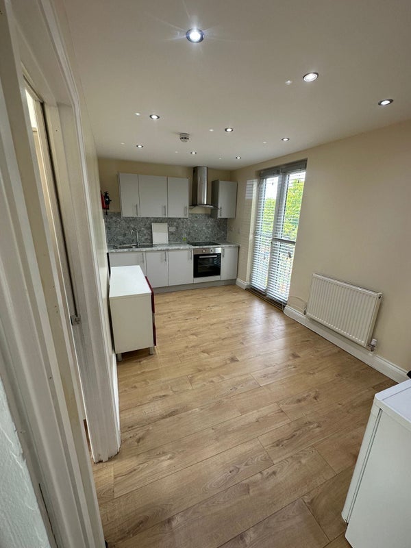 Flat Sibthorpe Road in Greater London