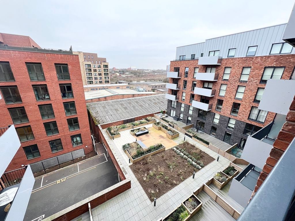 Flat Ordsall Lane in Salford