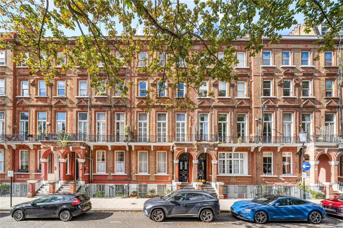 Flat Nevern Square in Greater London