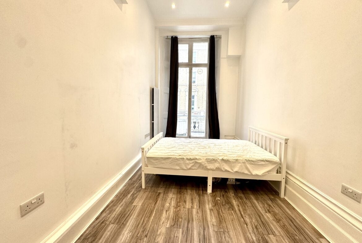 Flat Clanricarde Gardens in Greater London