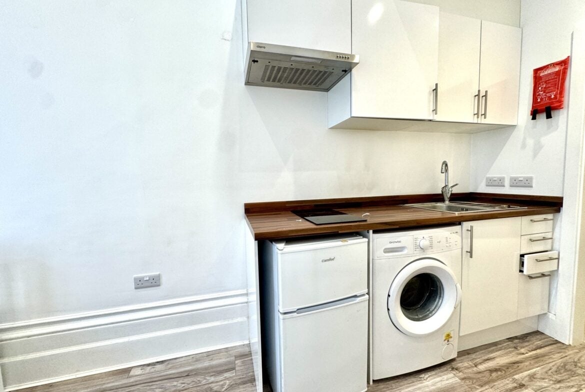 Flat Clanricarde Gardens in Greater London