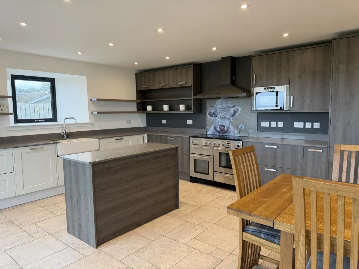 House B9090 in Clephanton