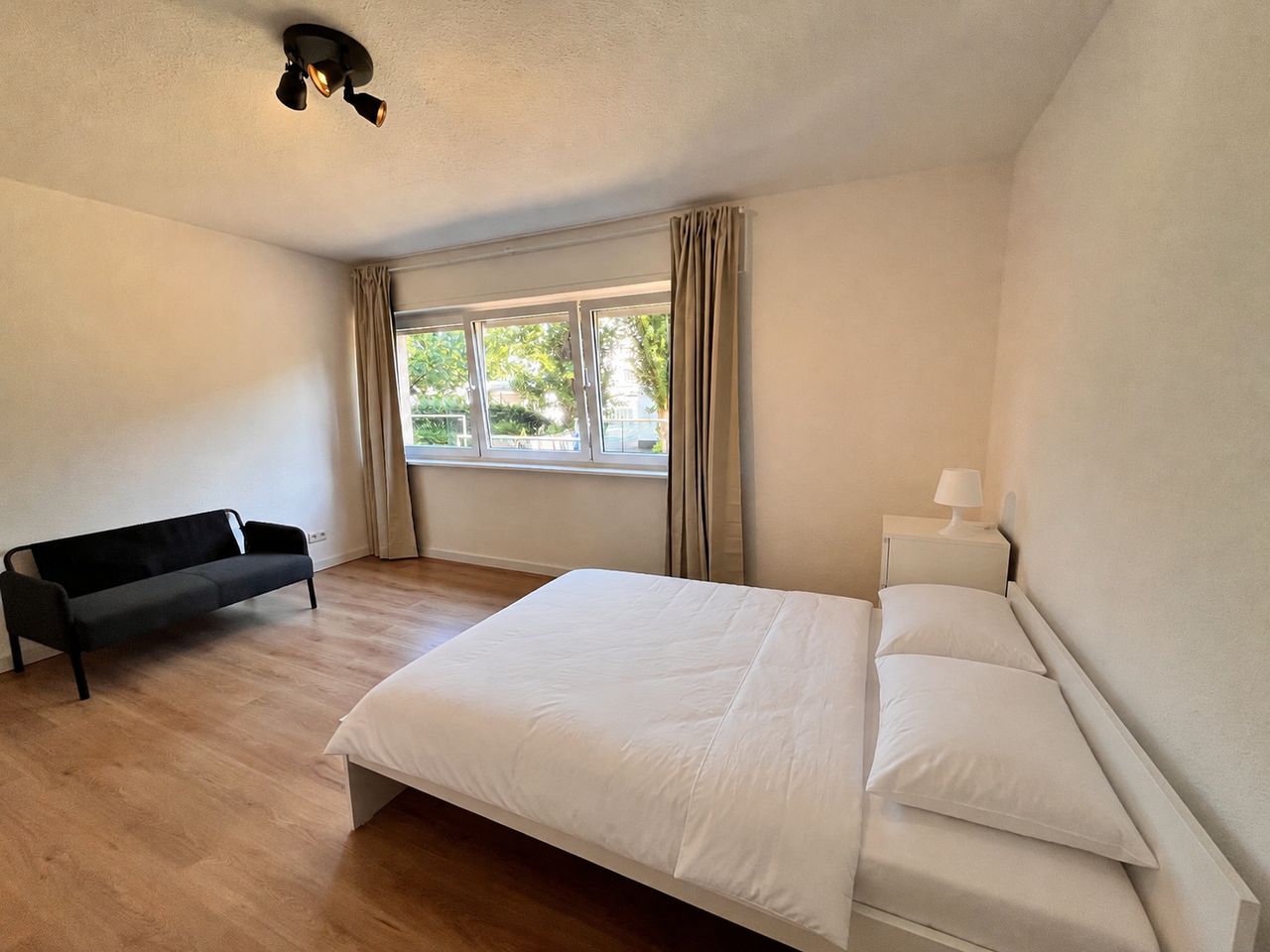 Zimmer Heinrich-Hoffmann-Straße in Frankfurt am Main