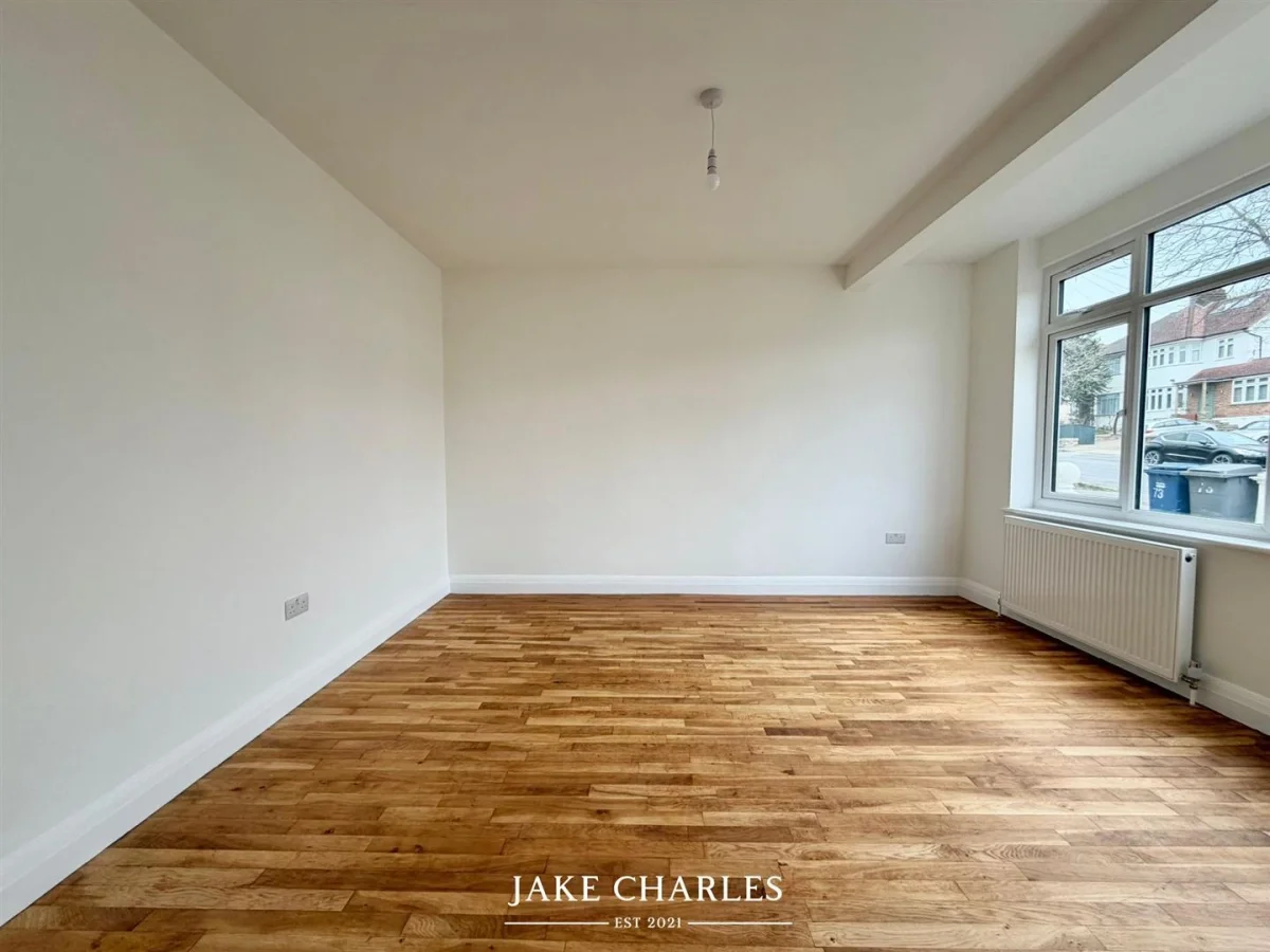 Room Ashfield Road in Greater London