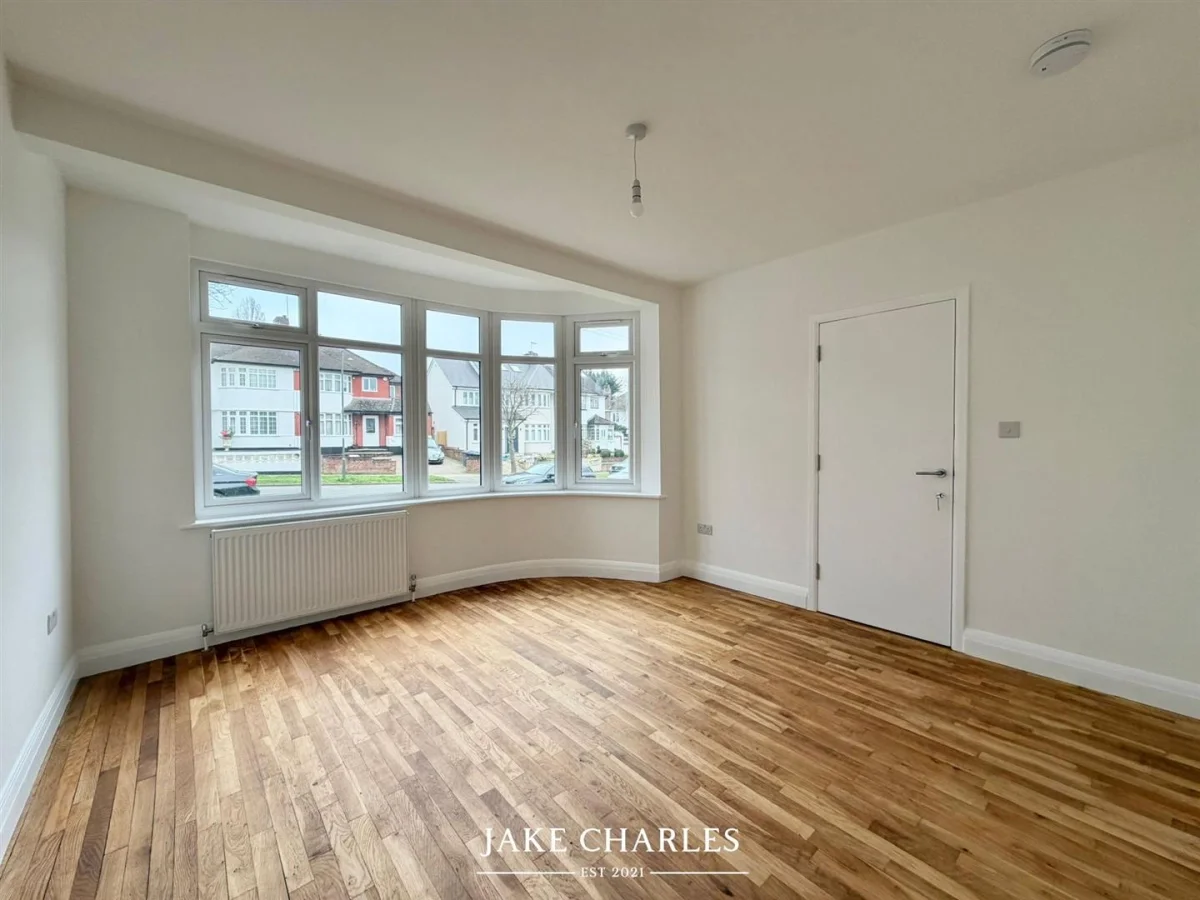 Room Ashfield Road in Greater London