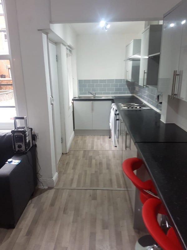 Room Back Hartley Grove in Leeds