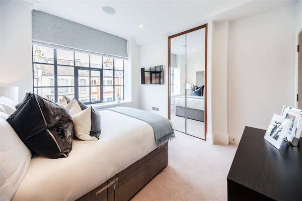 Flat Rainville Road in Greater London