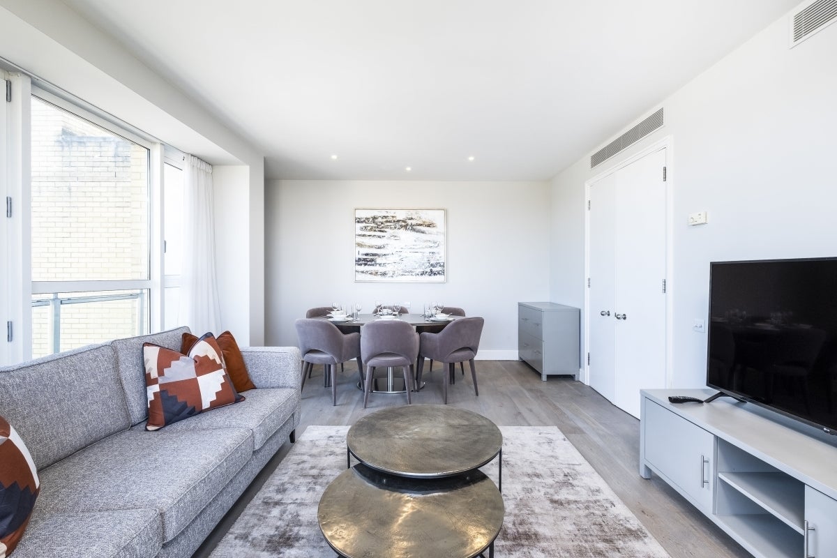 Flat Westferry Circus in Greater London