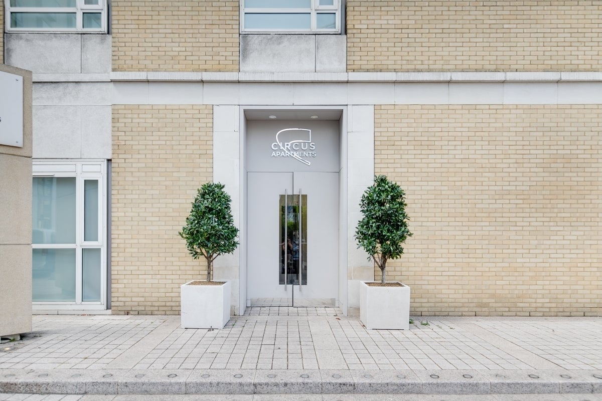 Flat Westferry Circus in Greater London