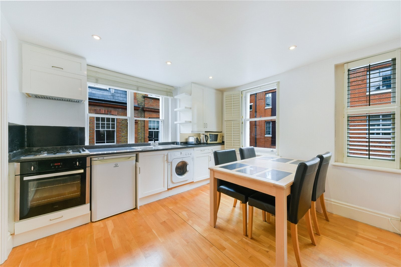 Flat Devonshire Court in Greater London