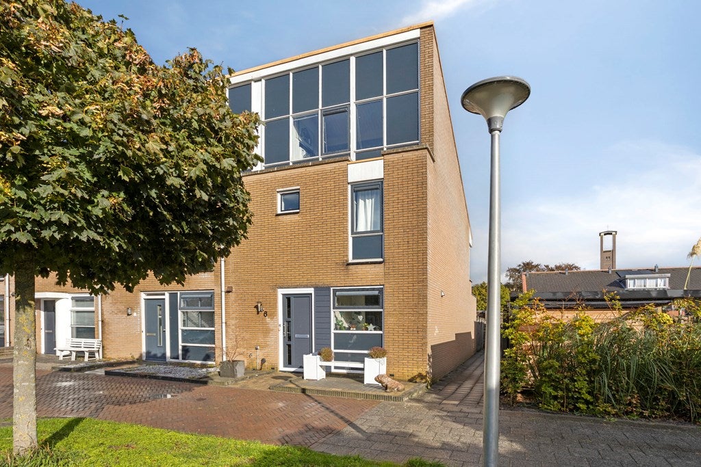 Huis Karekiethof 6 in Emmeloord