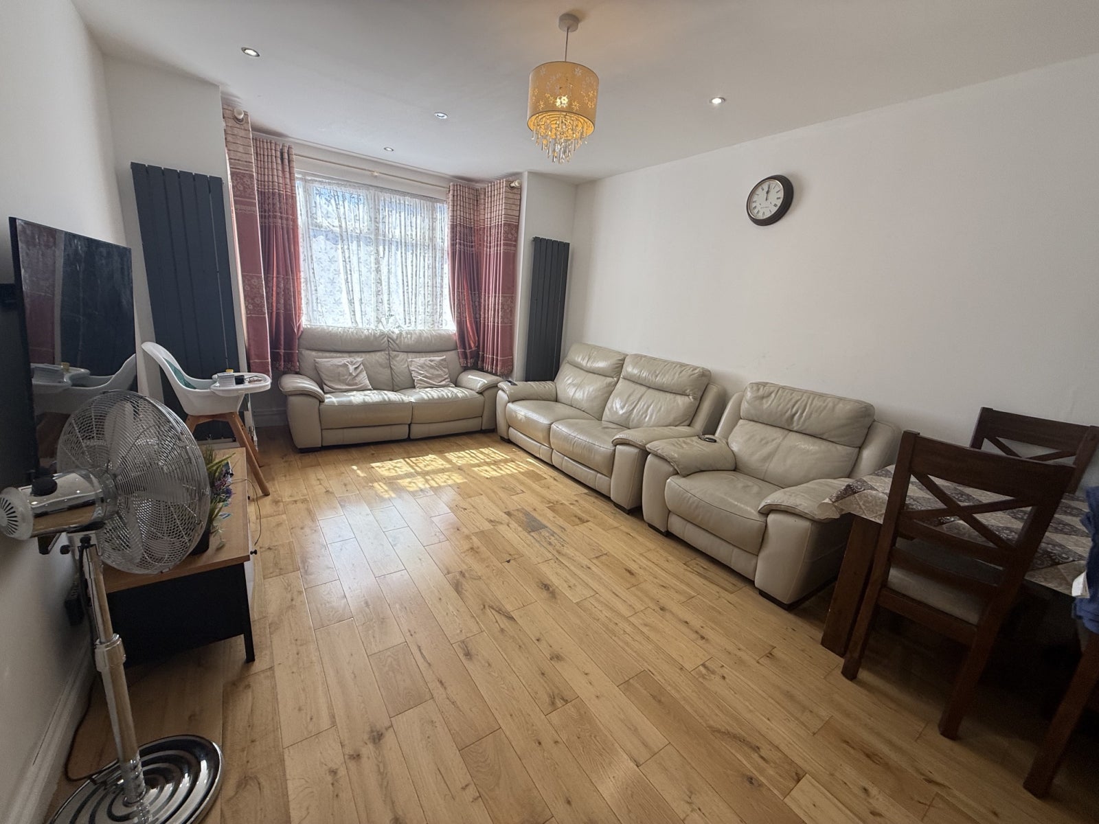 House Eastcote Lane in Greater London