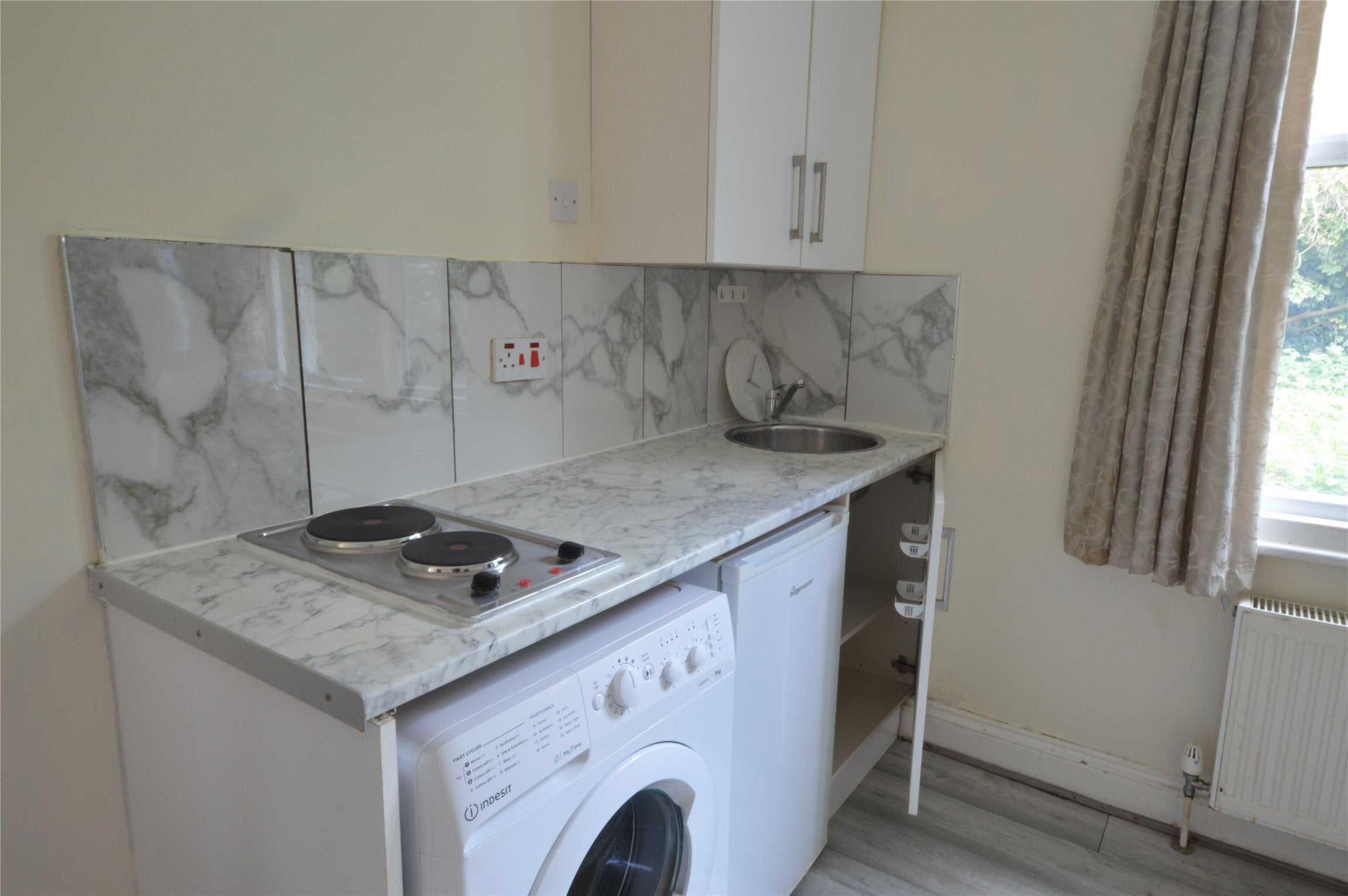 Flat Blakemore Road in Greater London