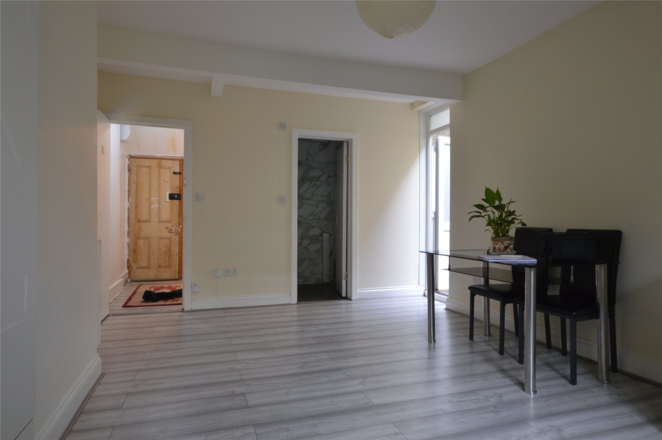 Flat Blakemore Road in Greater London