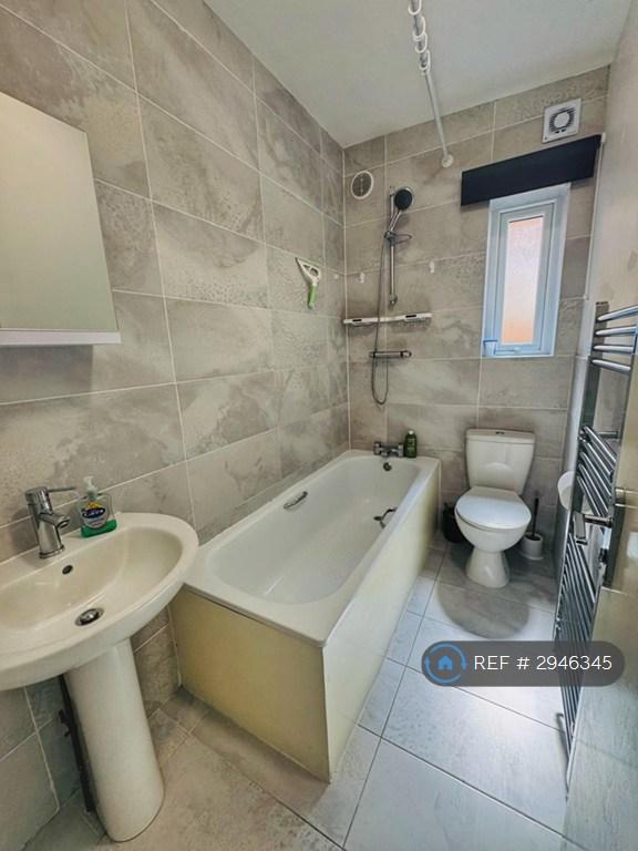 Flat Bickley Street in Greater London
