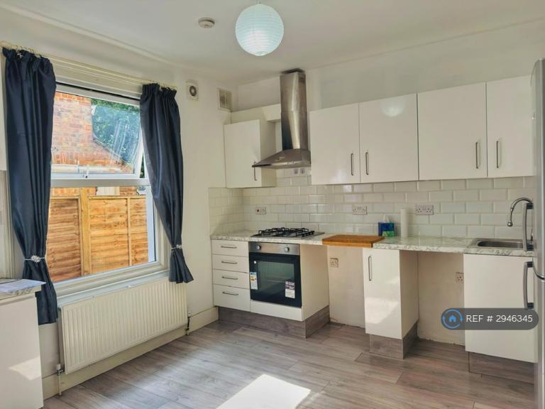Flat Bickley Street in Greater London