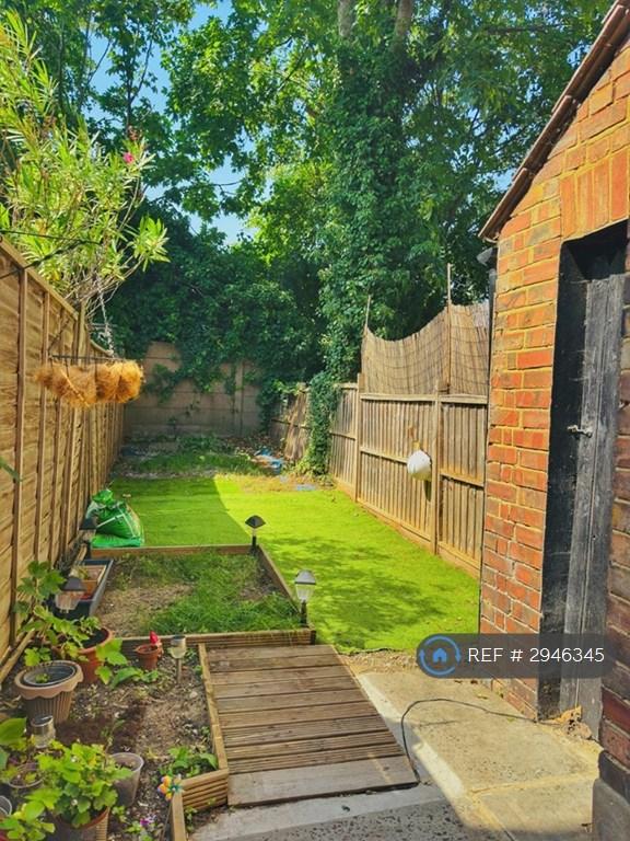 Flat Bickley Street in Greater London