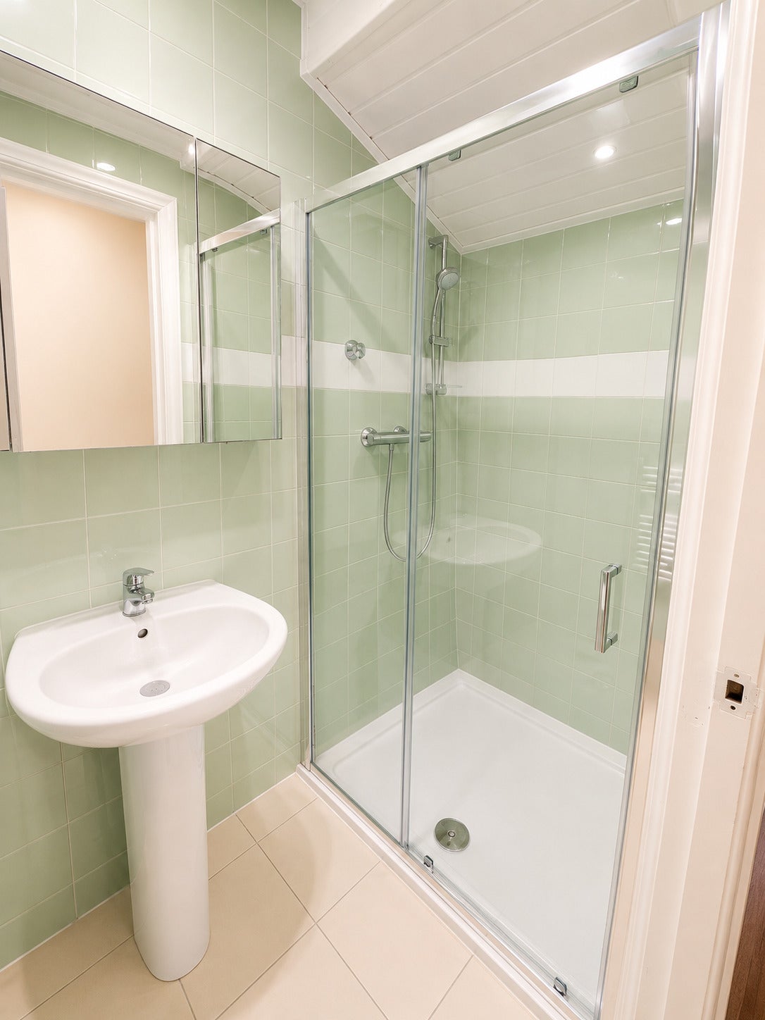 Flat Eldon Road in Greater London