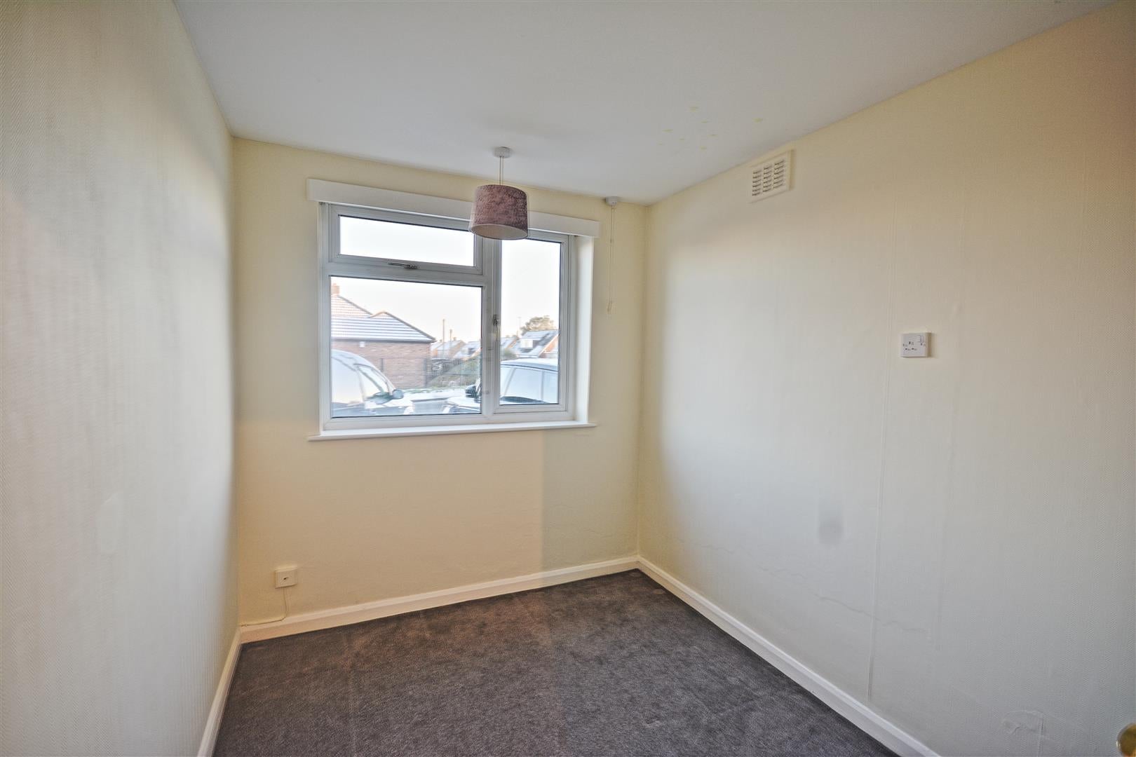 House Knightscliffe Way in Duston