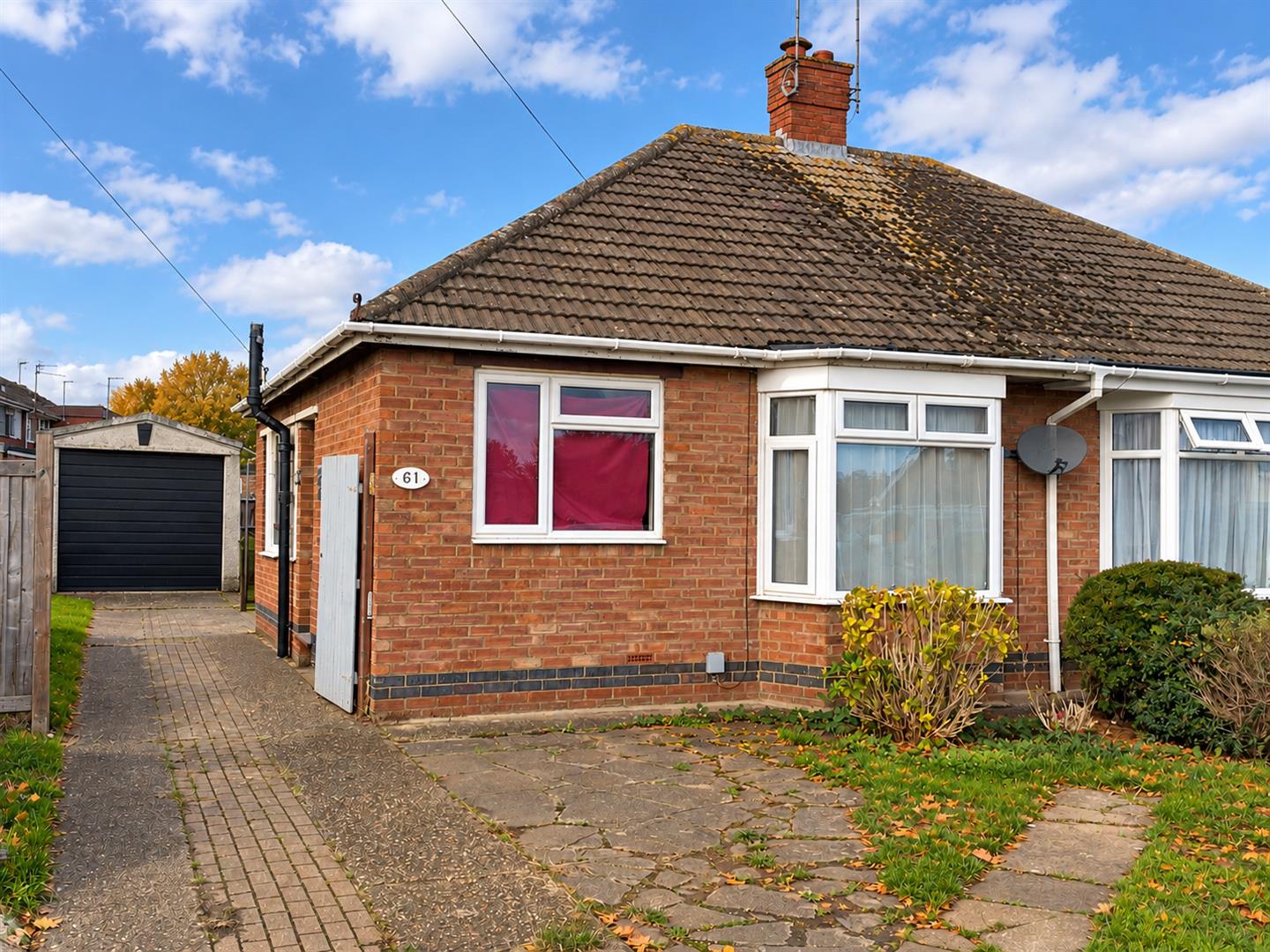 House Knightscliffe Way in Duston