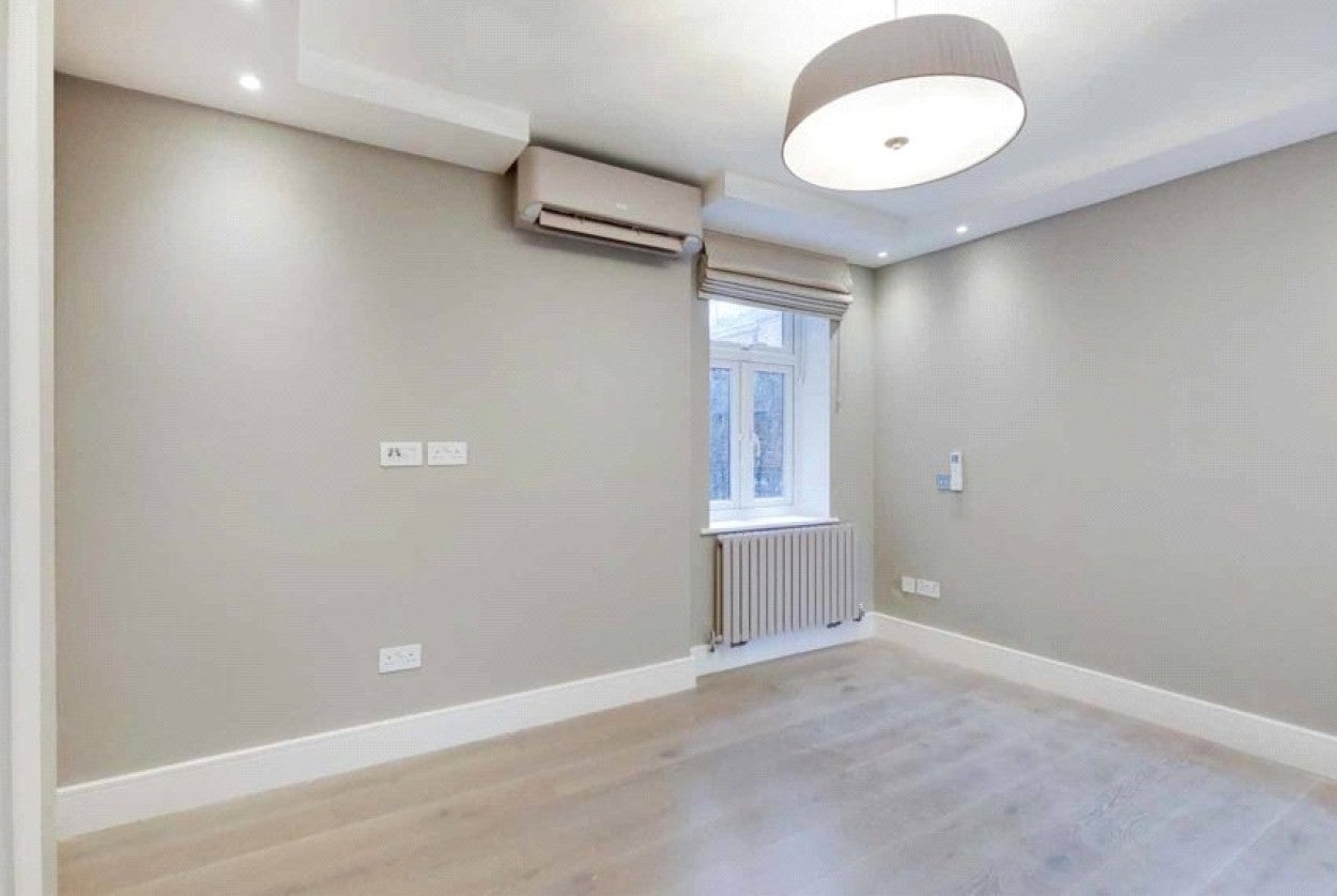 Flat Fitzjohn's Avenue in Greater London