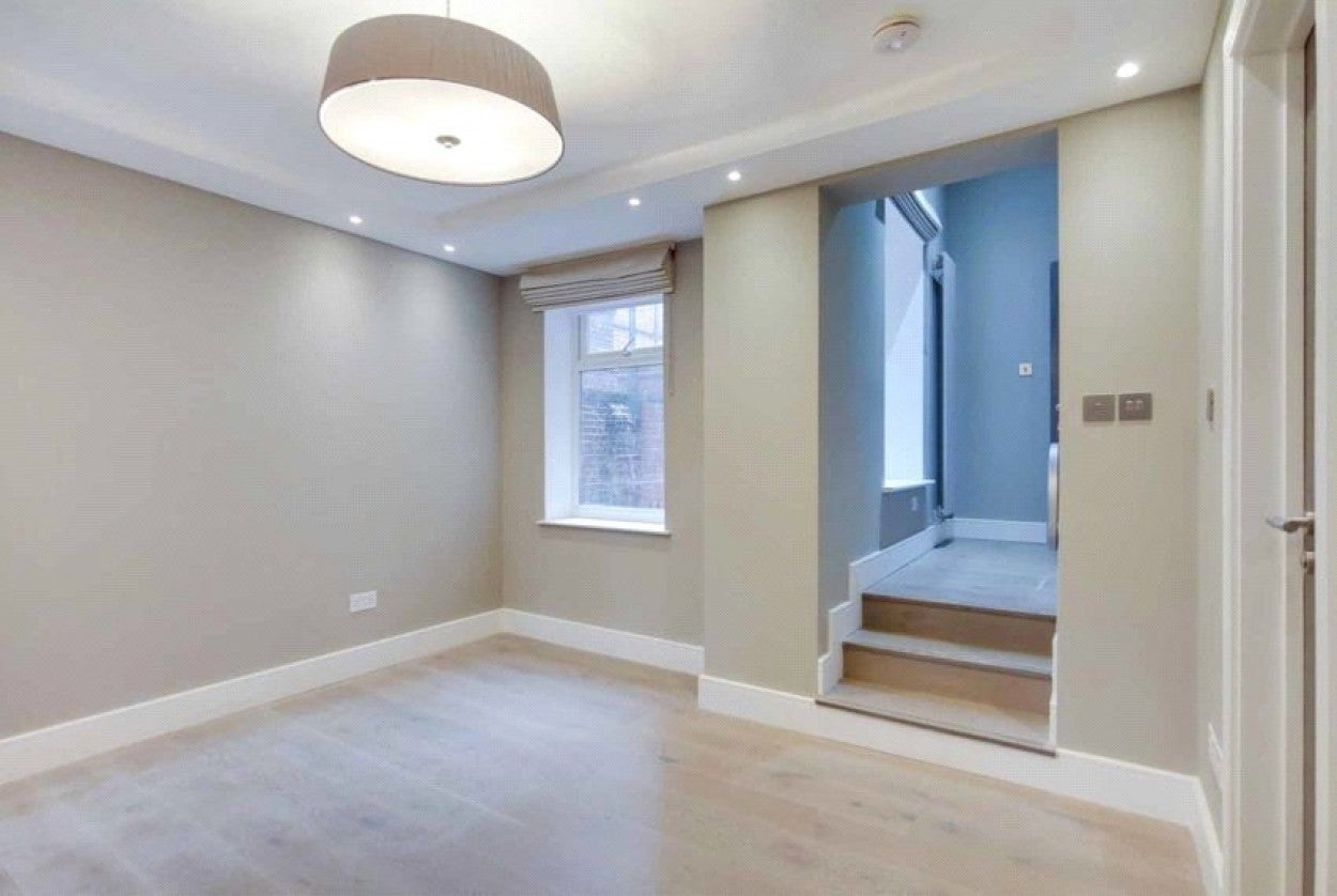 Flat Fitzjohn's Avenue in Greater London