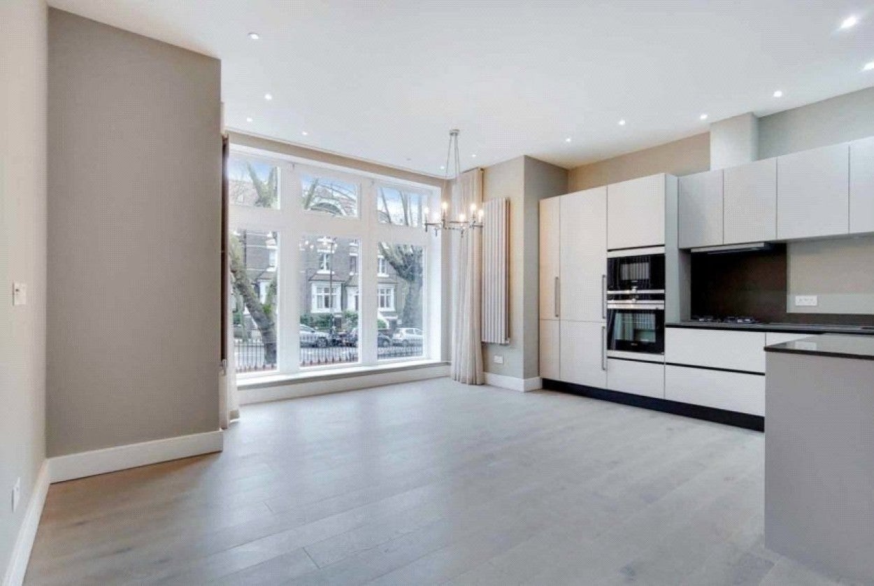 Flat Fitzjohn's Avenue in Greater London