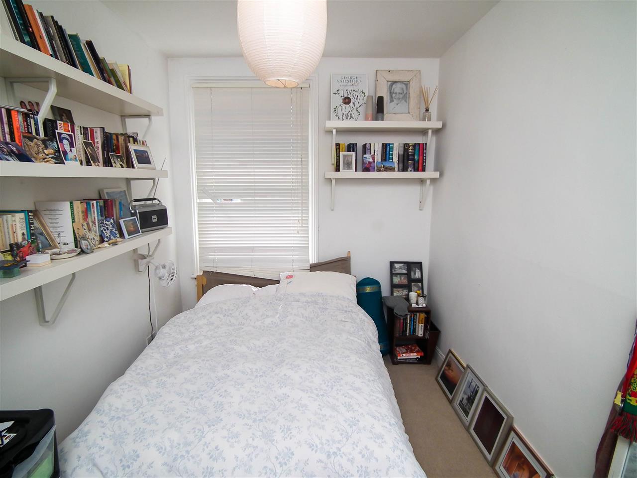 Flat Mercers Road in Greater London