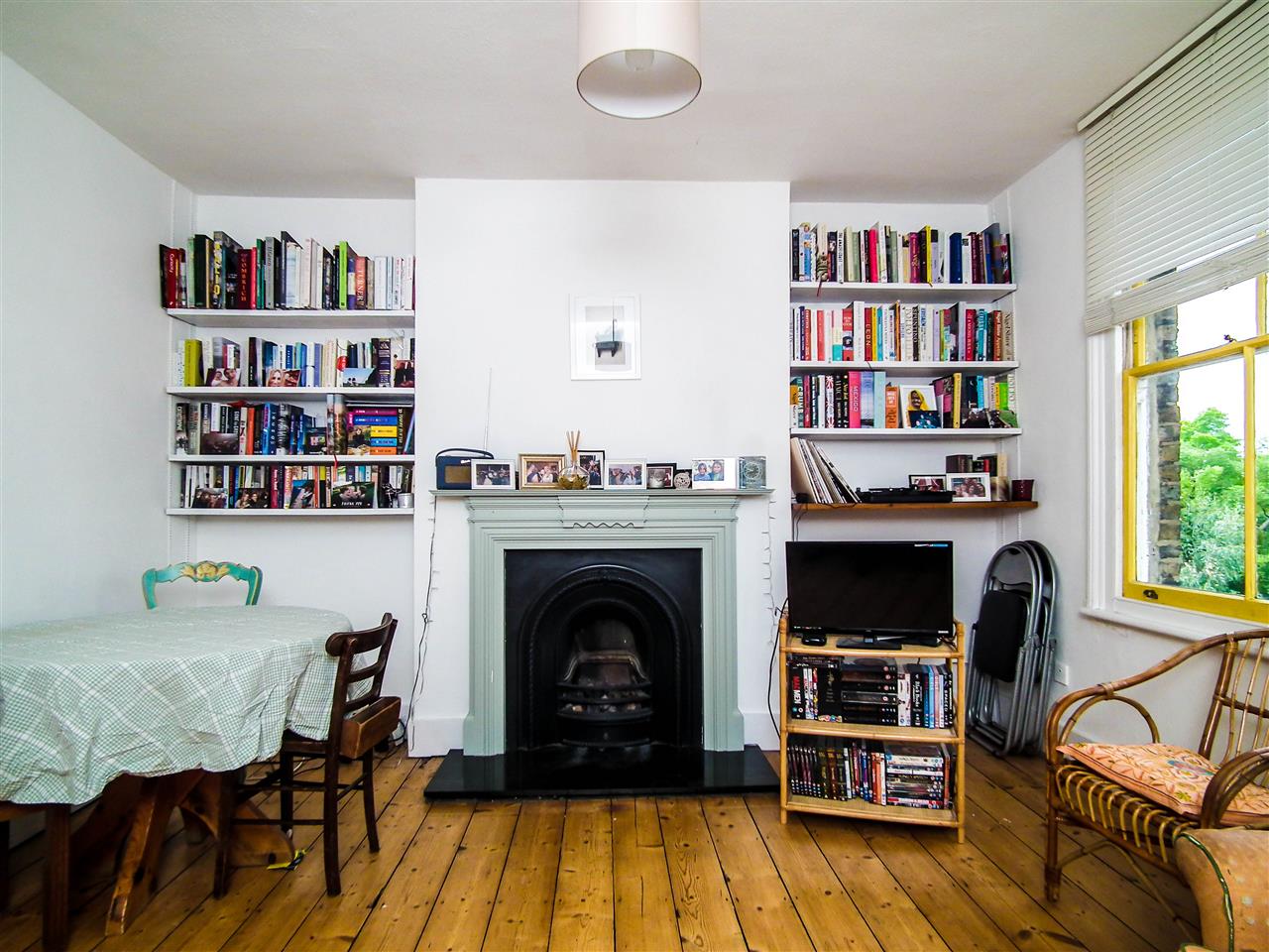 Flat Mercers Road in Greater London