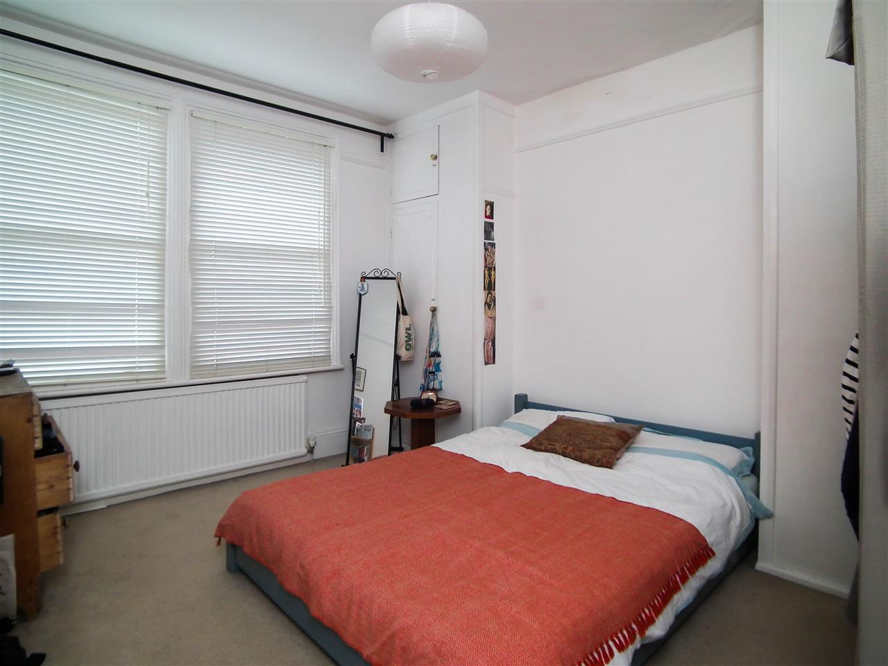 Flat Mercers Road in Greater London