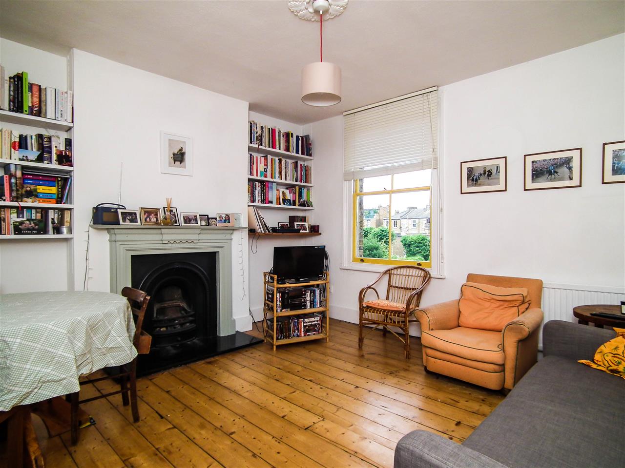 Flat Mercers Road in Greater London