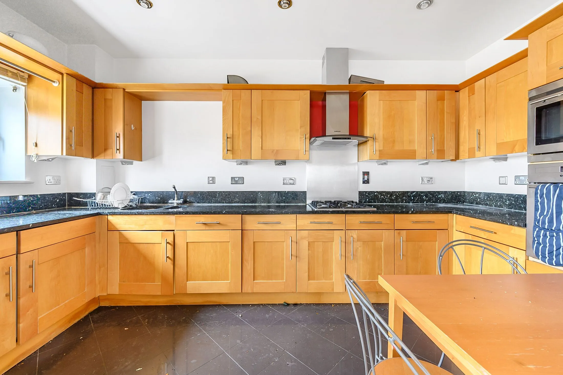 Flat Warwick Road in Greater London