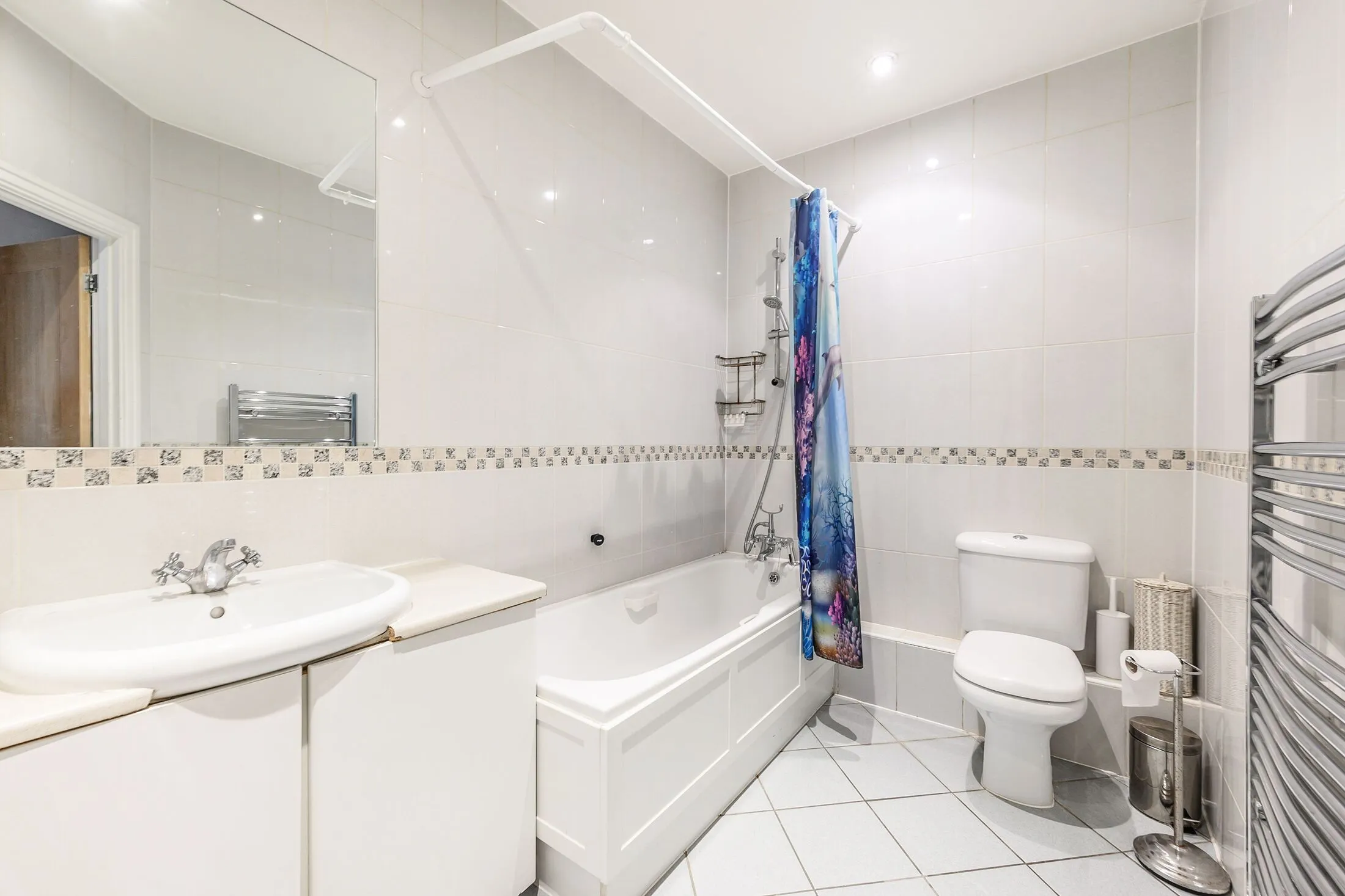 Flat Warwick Road in Greater London