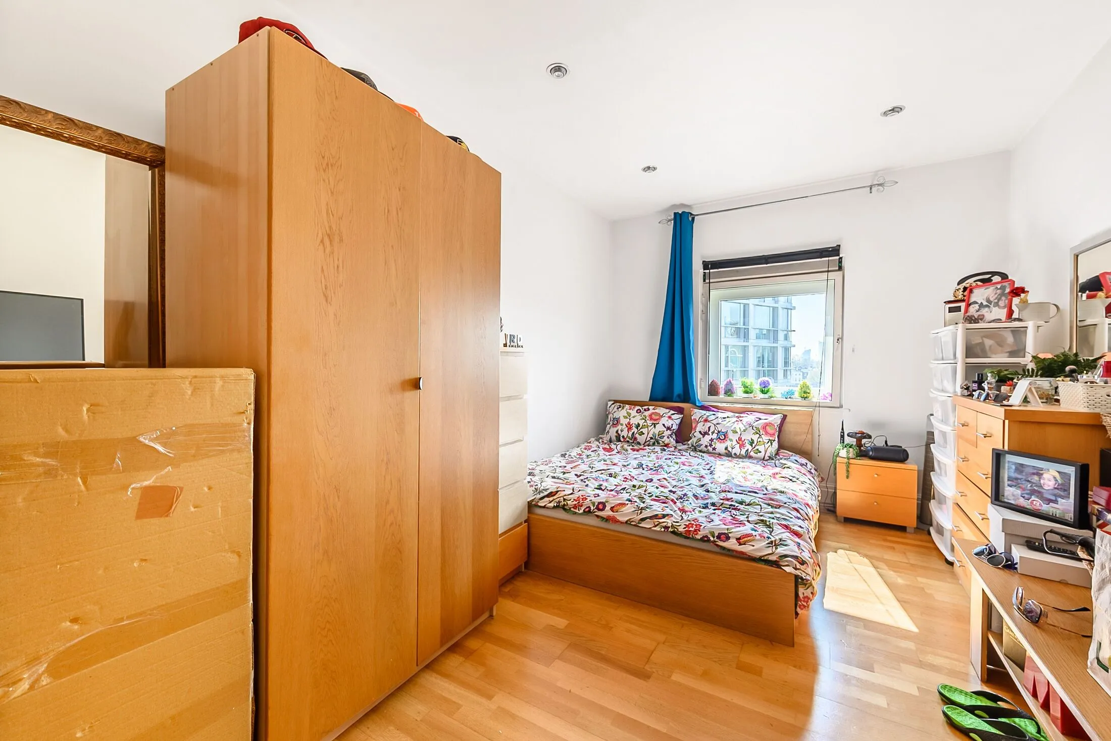 Flat Warwick Road in Greater London