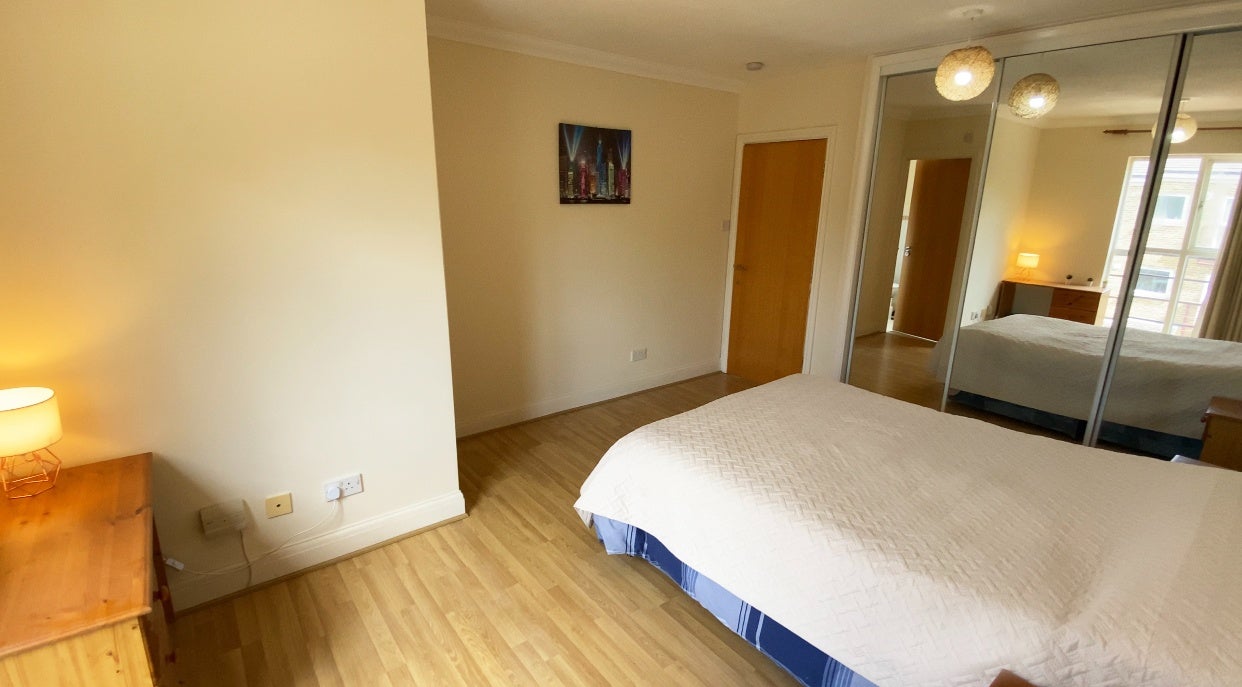 Room Plough Way in Greater London
