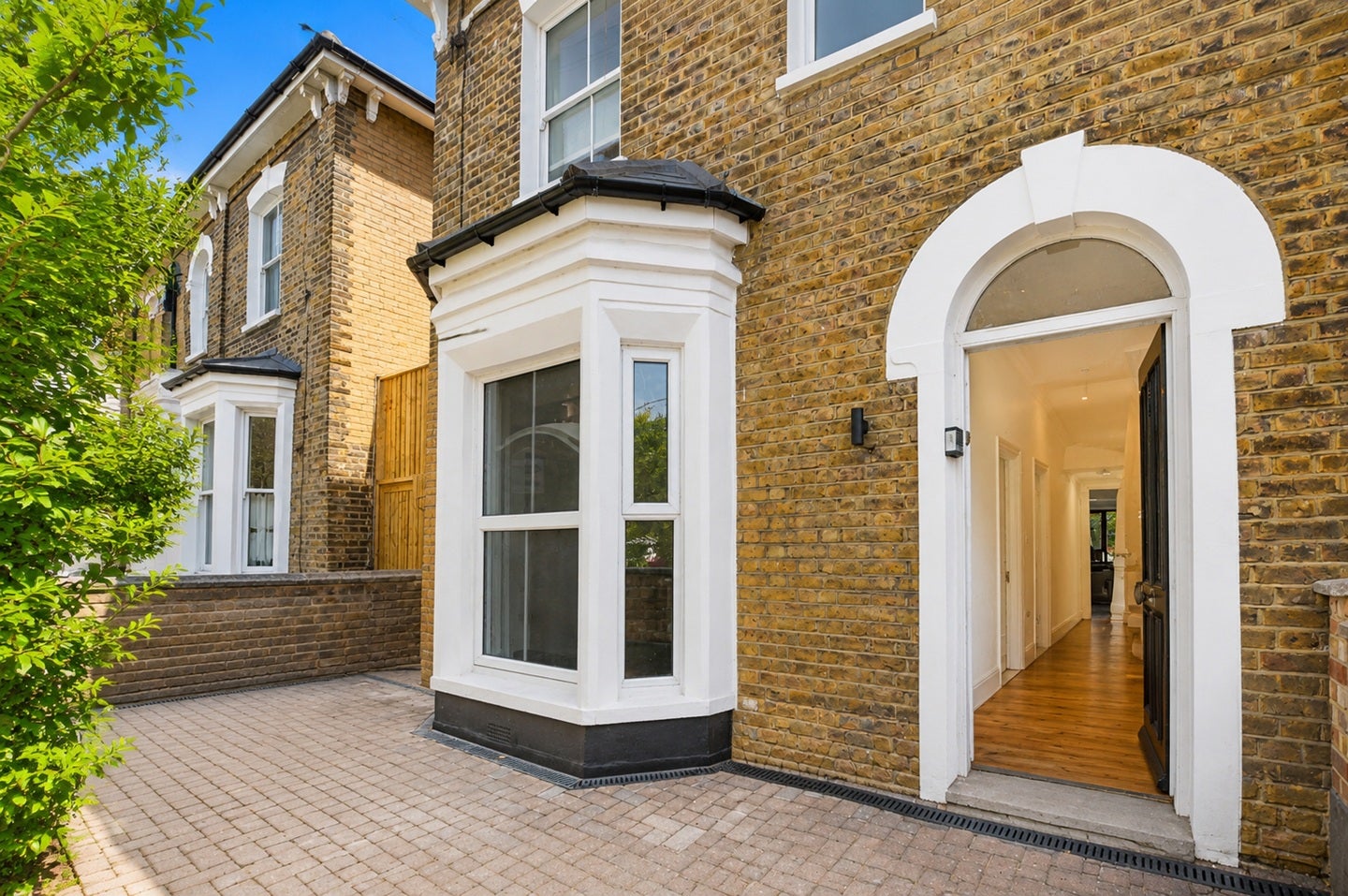 House Middleton Road in Greater London