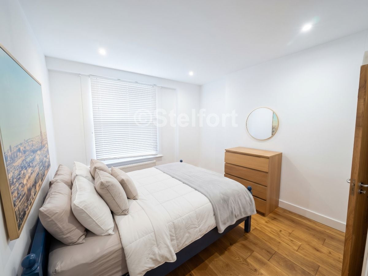 Flat Hillmarton Road in Greater London
