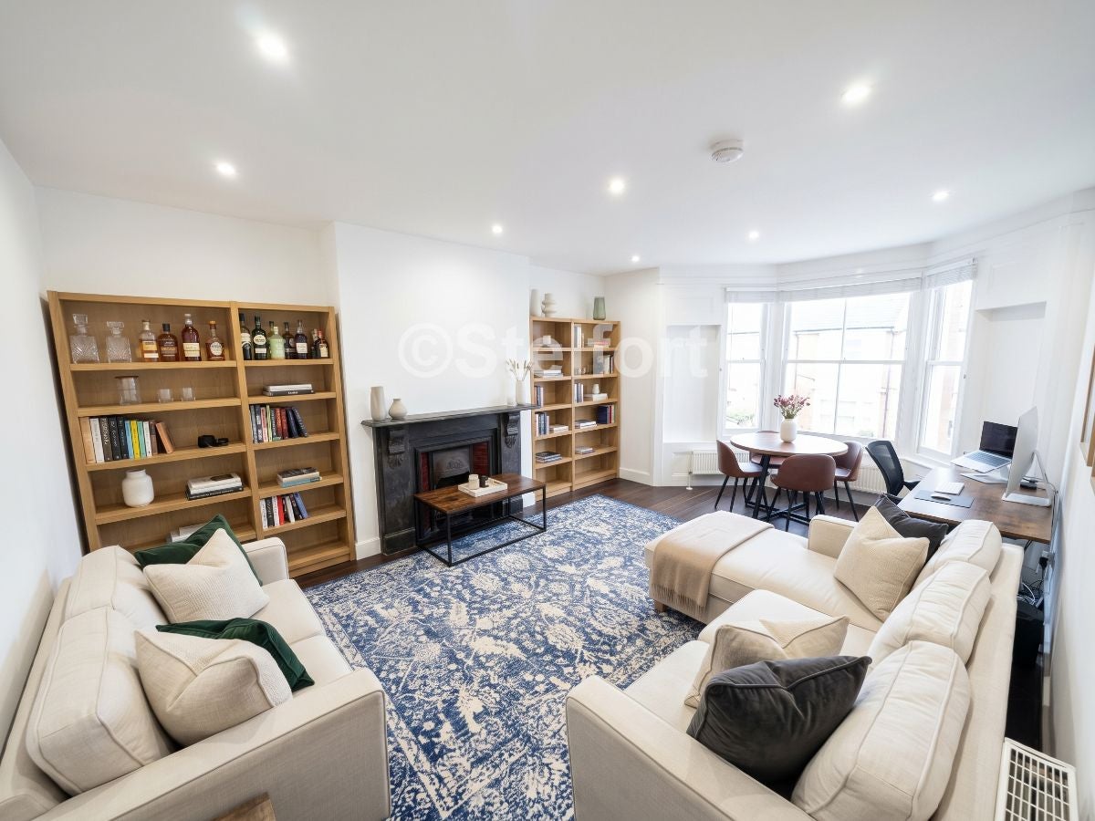 Flat Hillmarton Road in Greater London