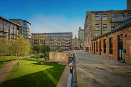 Flat Aire Close in Bradford