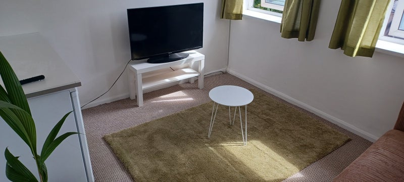 Room Tennyson Road in Penarth