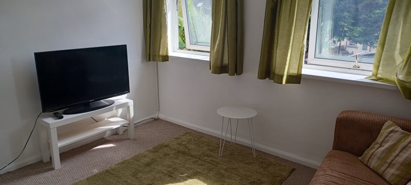 Room Tennyson Road in Penarth