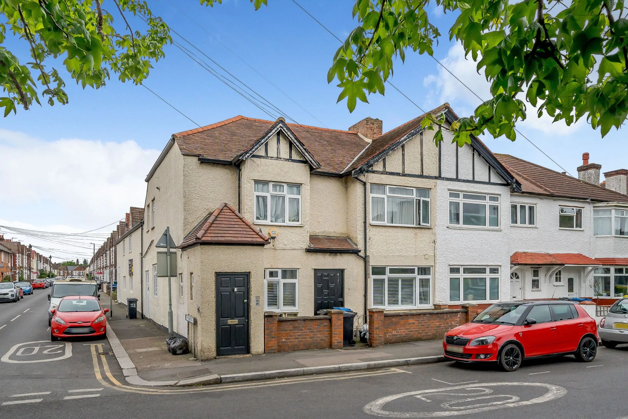 Flat Gorringe Park Avenue in Greater London