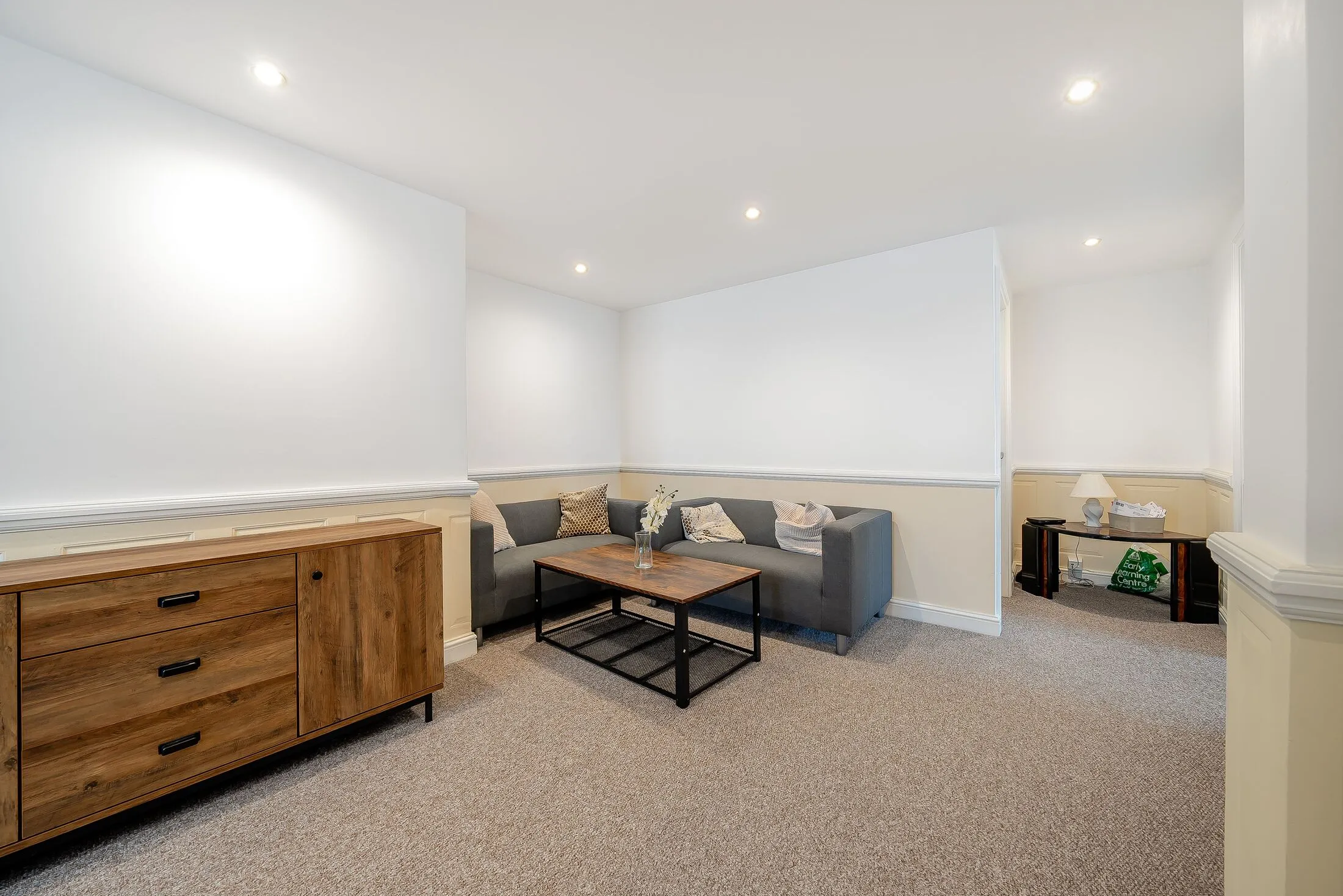 Flat Gorringe Park Avenue in Greater London