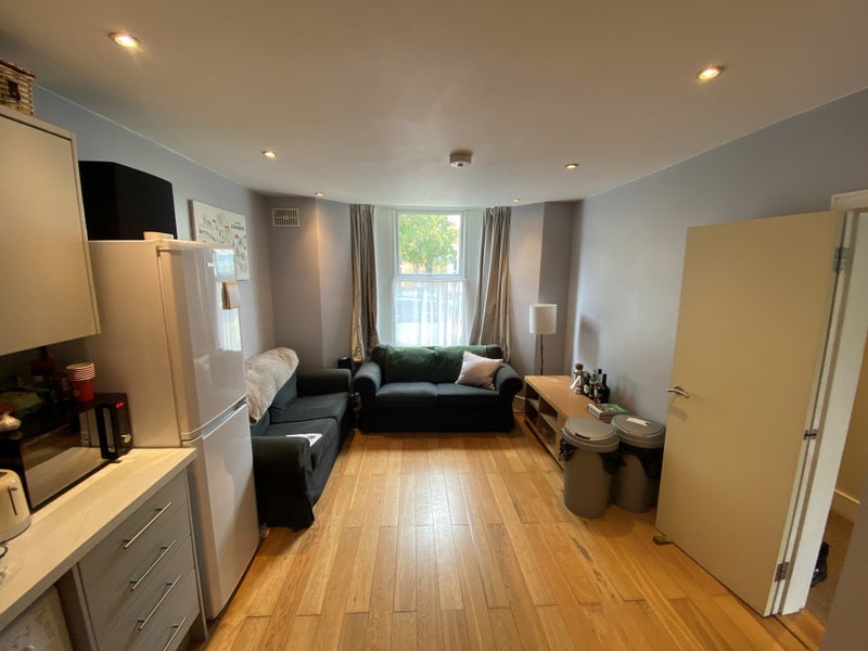 Room Morval Road in Greater London