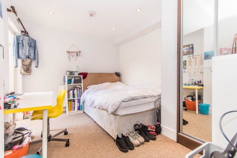Room Morval Road in Greater London