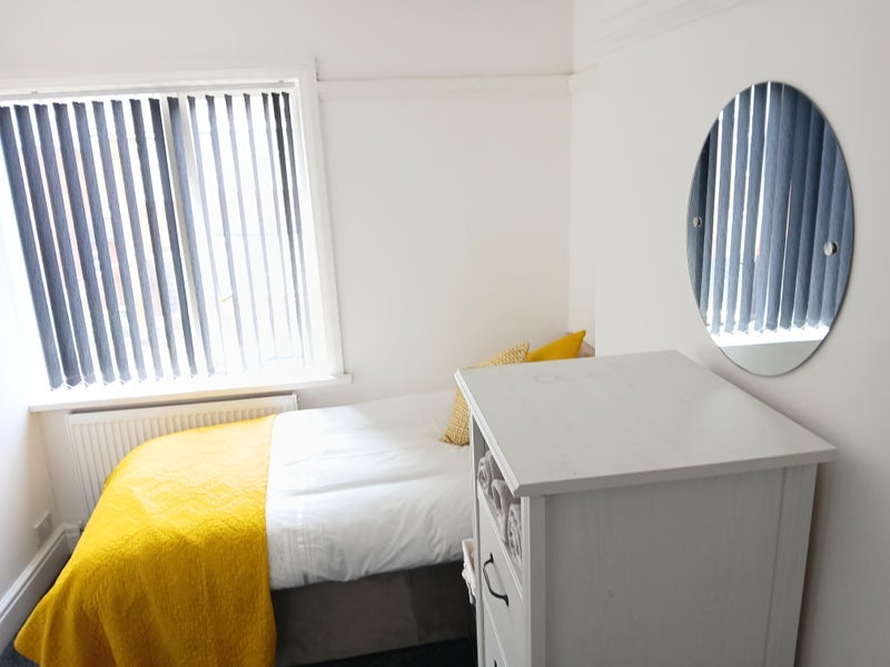 Room Kimberley Road in Leicester